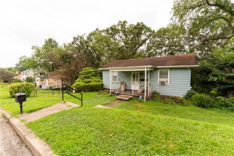 427 Reamer Ave, Carnegie, PA 15106, 2 Bedrooms Bedrooms, 9 Rooms Rooms,2 BathroomsBathrooms,Residential,For Sale,Reamer Ave,1711600