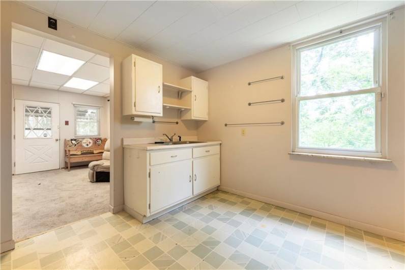 427 Reamer Ave, Carnegie, PA 15106, 2 Bedrooms Bedrooms, 9 Rooms Rooms,2 BathroomsBathrooms,Residential,For Sale,Reamer Ave,1711600