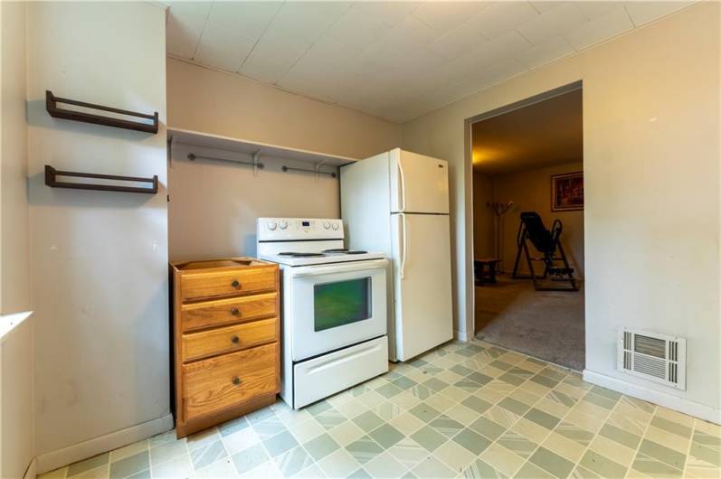 427 Reamer Ave, Carnegie, PA 15106, 2 Bedrooms Bedrooms, 9 Rooms Rooms,2 BathroomsBathrooms,Residential,For Sale,Reamer Ave,1711600