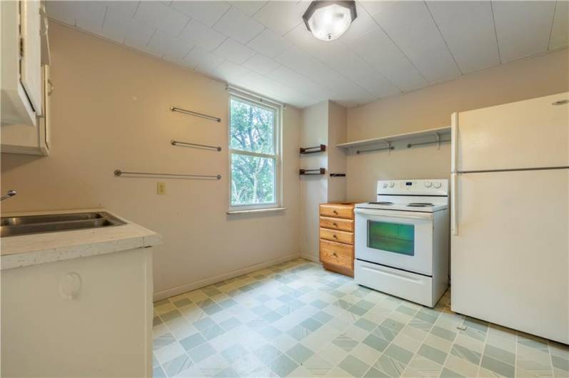 427 Reamer Ave, Carnegie, PA 15106, 2 Bedrooms Bedrooms, 9 Rooms Rooms,2 BathroomsBathrooms,Residential,For Sale,Reamer Ave,1711600