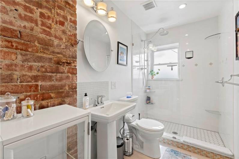 2212 Freeport Road, Pittsburgh, PA 15238, 2 Bedrooms Bedrooms, 7 Rooms Rooms,1 BathroomBathrooms,Residential,For Sale,Freeport Road,1711610
