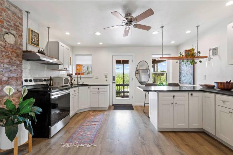 2212 Freeport Road, Pittsburgh, PA 15238, 2 Bedrooms Bedrooms, 7 Rooms Rooms,1 BathroomBathrooms,Residential,For Sale,Freeport Road,1711610