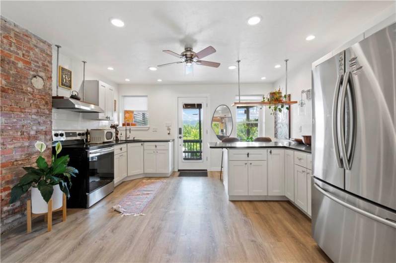 2212 Freeport Road, Pittsburgh, PA 15238, 2 Bedrooms Bedrooms, 7 Rooms Rooms,1 BathroomBathrooms,Residential,For Sale,Freeport Road,1711610