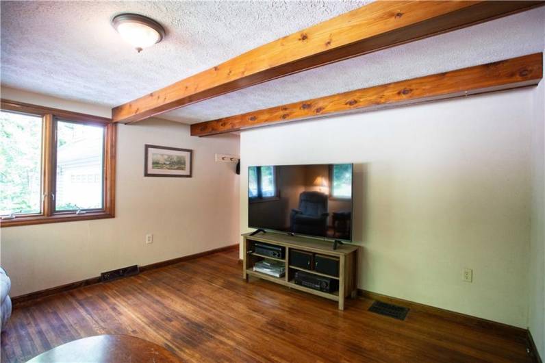 385 Wallace Run Road, Beaver Falls, PA 15010, 3 Bedrooms Bedrooms, 7 Rooms Rooms,2 BathroomsBathrooms,Residential,For Sale,Wallace Run Road,1711613