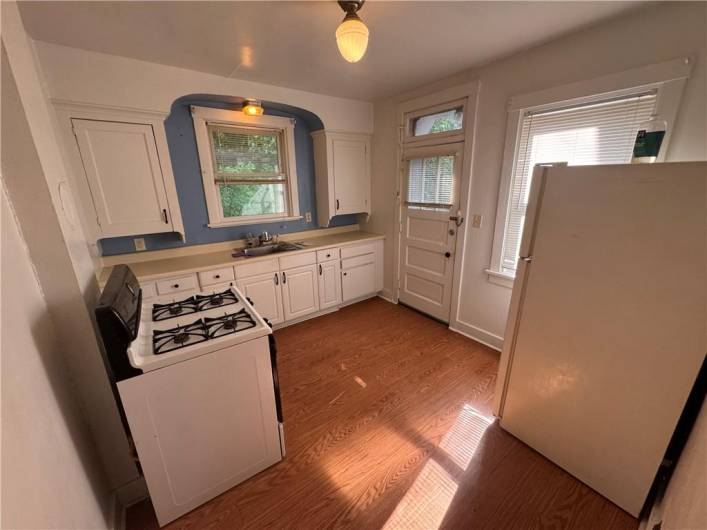 2735 Pyramid Ave, Pittsburgh, PA 15227, 2 Bedrooms Bedrooms, ,1 BathroomBathrooms,Lease,For Sale,Pyramid Ave,1711625