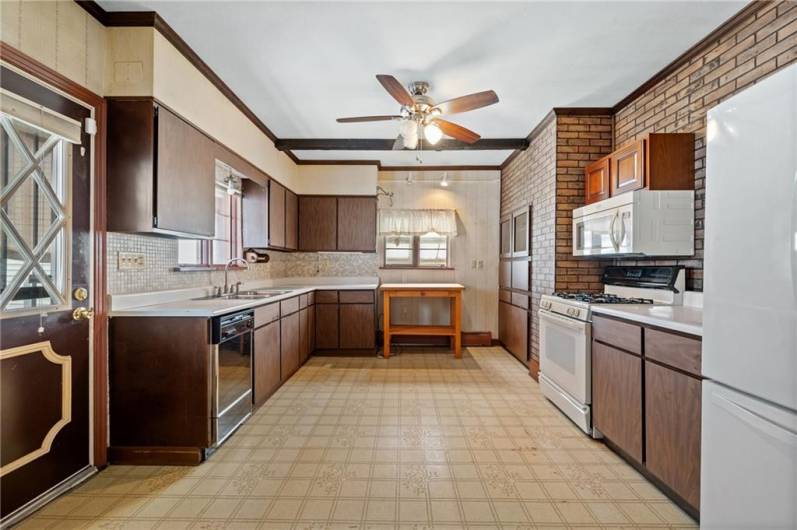 4614 Carroll St, Pittsburgh, PA 15224, 2 Bedrooms Bedrooms, 5 Rooms Rooms,1 BathroomBathrooms,Residential,For Sale,Carroll St,0,1711651
