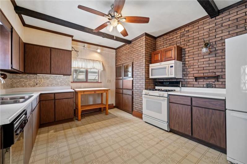 4614 Carroll St, Pittsburgh, PA 15224, 2 Bedrooms Bedrooms, 5 Rooms Rooms,1 BathroomBathrooms,Residential,For Sale,Carroll St,0,1711651