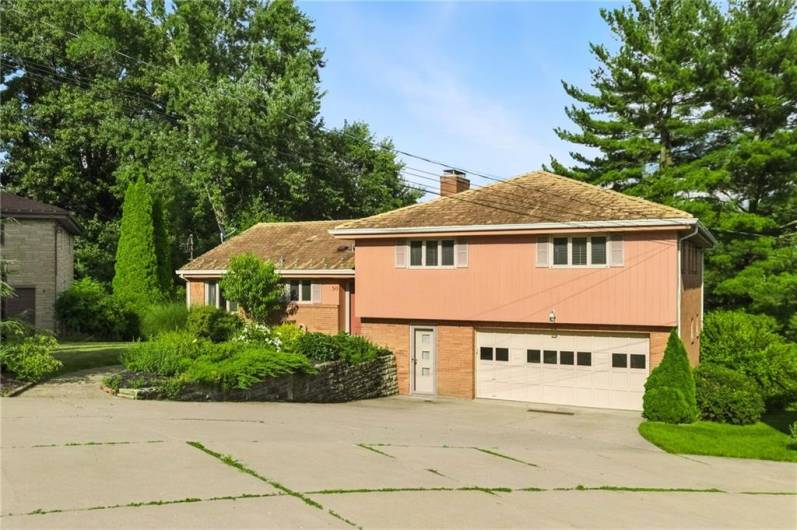 50 Alexander Place, Pittsburgh, PA 15243, 4 Bedrooms Bedrooms, 13 Rooms Rooms,3 BathroomsBathrooms,Residential,For Sale,Alexander Place,0,1711657