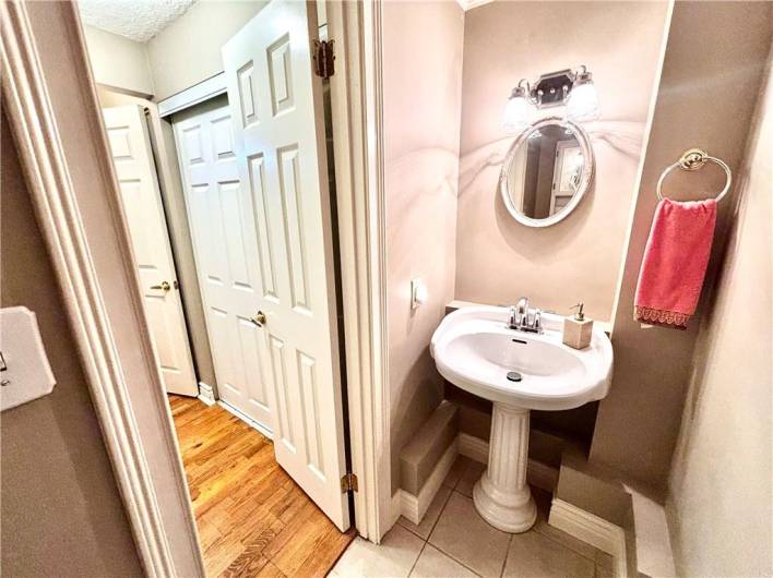 4007 Charlemagne Cir, Pittsburgh, PA 15237, 2 Bedrooms Bedrooms, 7 Rooms Rooms,2.1 BathroomsBathrooms,Residential,For Sale,Charlemagne Cir,1711659