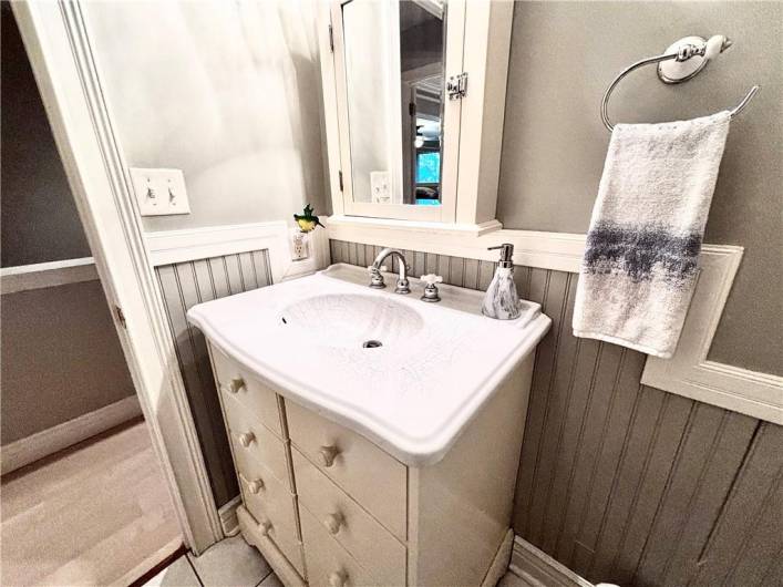 4007 Charlemagne Cir, Pittsburgh, PA 15237, 2 Bedrooms Bedrooms, 7 Rooms Rooms,2.1 BathroomsBathrooms,Residential,For Sale,Charlemagne Cir,1711659