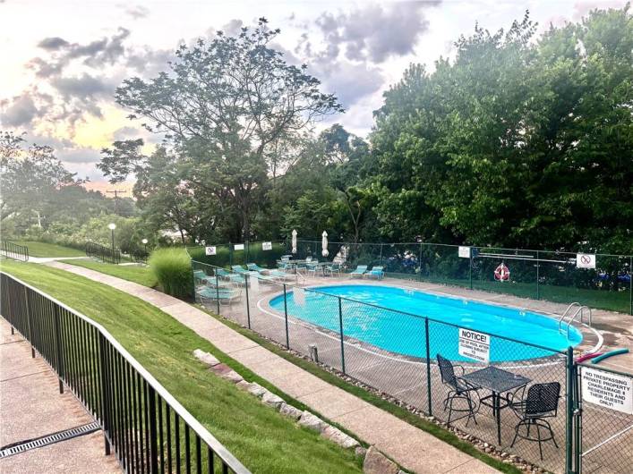 4007 Charlemagne Cir, Pittsburgh, PA 15237, 2 Bedrooms Bedrooms, 7 Rooms Rooms,2.1 BathroomsBathrooms,Residential,For Sale,Charlemagne Cir,1711659