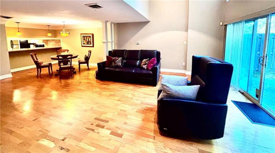 4007 Charlemagne Cir, Pittsburgh, PA 15237, 2 Bedrooms Bedrooms, 7 Rooms Rooms,2.1 BathroomsBathrooms,Residential,For Sale,Charlemagne Cir,1711659