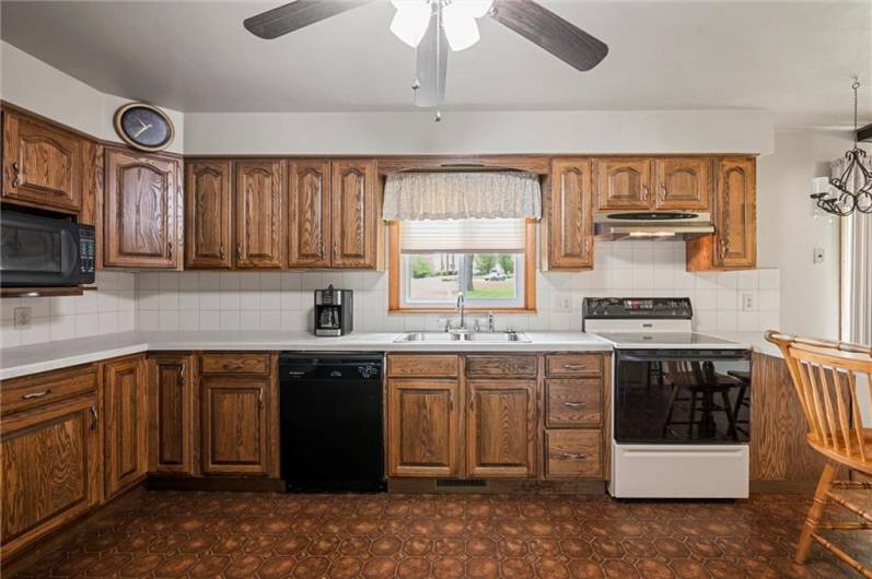 895 Christy Rd, Hermitage, PA 16148, 3 Bedrooms Bedrooms, 7 Rooms Rooms,2 BathroomsBathrooms,Residential,For Sale,Christy Rd,0,1711675