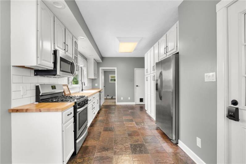 All stainless appliances stay!
