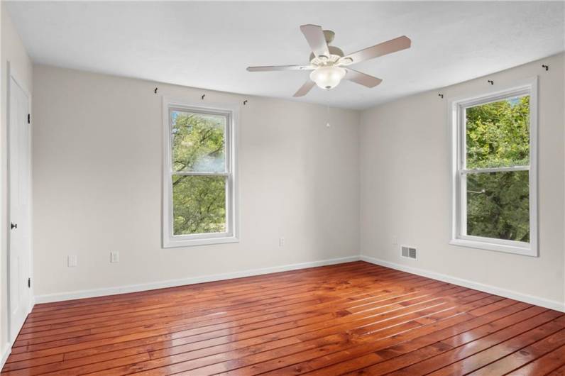 Light and bright with multiple windows