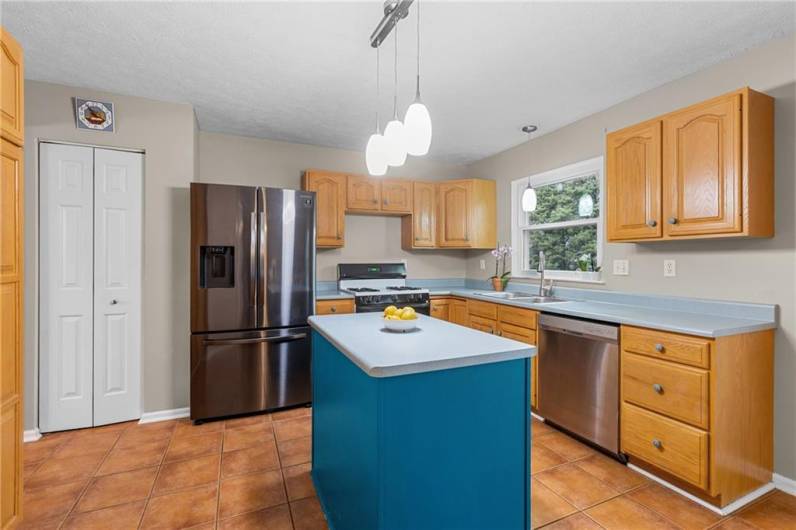 951 Castlegate Cir, Greensburg, PA 15601, 4 Bedrooms Bedrooms, 10 Rooms Rooms,2.1 BathroomsBathrooms,Residential,For Sale,Castlegate Cir,0,1711683