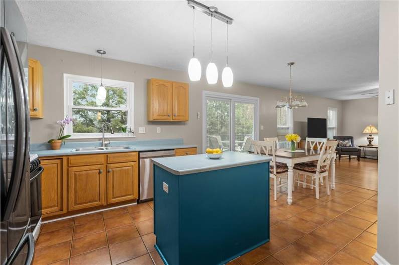 951 Castlegate Cir, Greensburg, PA 15601, 4 Bedrooms Bedrooms, 10 Rooms Rooms,2.1 BathroomsBathrooms,Residential,For Sale,Castlegate Cir,0,1711683