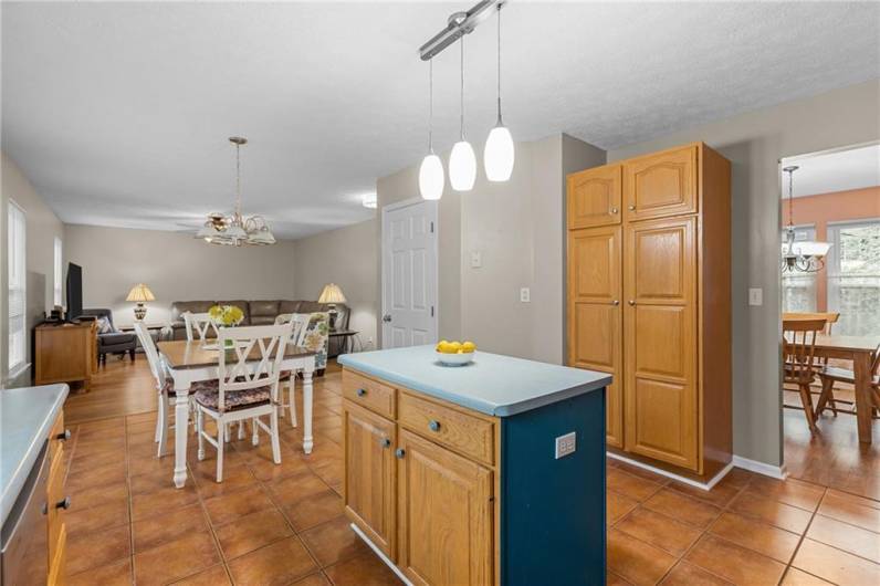 951 Castlegate Cir, Greensburg, PA 15601, 4 Bedrooms Bedrooms, 10 Rooms Rooms,2.1 BathroomsBathrooms,Residential,For Sale,Castlegate Cir,0,1711683