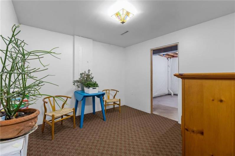 951 Castlegate Cir, Greensburg, PA 15601, 4 Bedrooms Bedrooms, 10 Rooms Rooms,2.1 BathroomsBathrooms,Residential,For Sale,Castlegate Cir,0,1711683