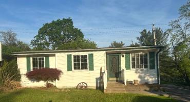 1923 Ivanhoe Dr, North Huntington, PA 15642, 3 Bedrooms Bedrooms, 6 Rooms Rooms,2 BathroomsBathrooms,Residential,For Sale,Ivanhoe Dr,0,1711693