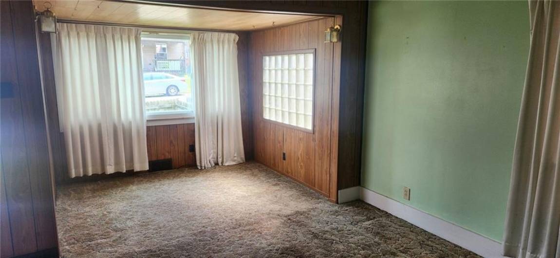 722 Crescent Avenue, Ellwood City, PA 16117, 2 Bedrooms Bedrooms, 6 Rooms Rooms,1 BathroomBathrooms,Residential,For Sale,Crescent Avenue,0,1711701