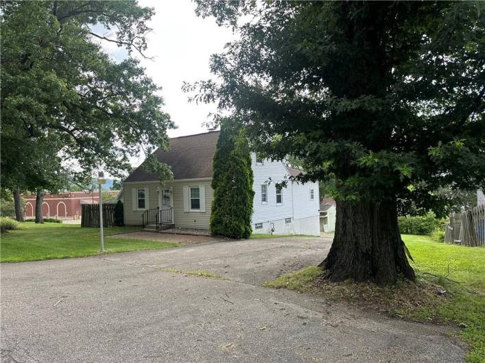 3323 Leechburg Road, Lower Burrell, PA 15068, 4 Bedrooms Bedrooms, 12 Rooms Rooms,1 BathroomBathrooms,Residential,For Sale,Leechburg Road,1711702