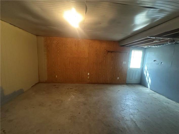 3323 Leechburg Road, Lower Burrell, PA 15068, 4 Bedrooms Bedrooms, 12 Rooms Rooms,1 BathroomBathrooms,Residential,For Sale,Leechburg Road,1711702