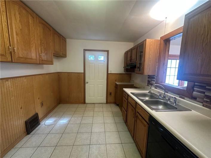 3323 Leechburg Road, Lower Burrell, PA 15068, 4 Bedrooms Bedrooms, 12 Rooms Rooms,1 BathroomBathrooms,Residential,For Sale,Leechburg Road,1711702