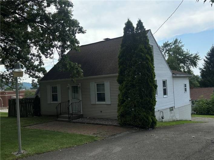3323 Leechburg Road, Lower Burrell, PA 15068, 4 Bedrooms Bedrooms, 12 Rooms Rooms,1 BathroomBathrooms,Residential,For Sale,Leechburg Road,1711702