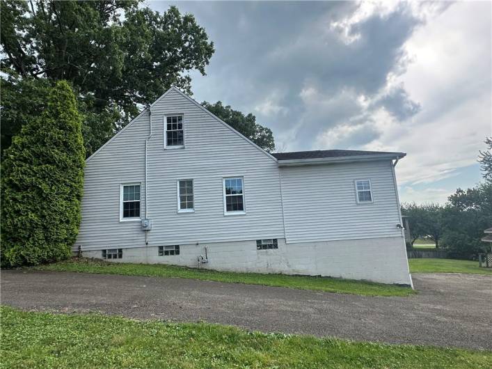 3323 Leechburg Road, Lower Burrell, PA 15068, 4 Bedrooms Bedrooms, 12 Rooms Rooms,1 BathroomBathrooms,Residential,For Sale,Leechburg Road,1711702
