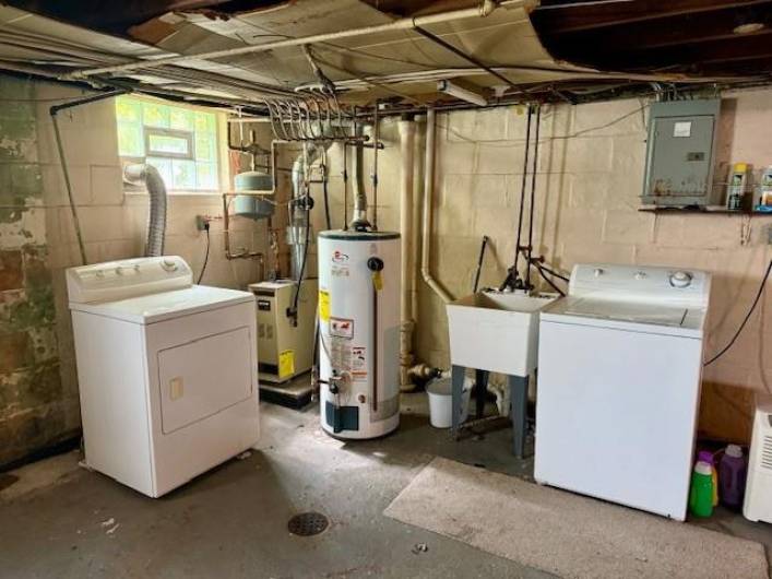 107 Jefferson Dr, Clairton, PA 15025, 3 Bedrooms Bedrooms, ,1 BathroomBathrooms,Residential,For Sale,Jefferson Dr,1711703