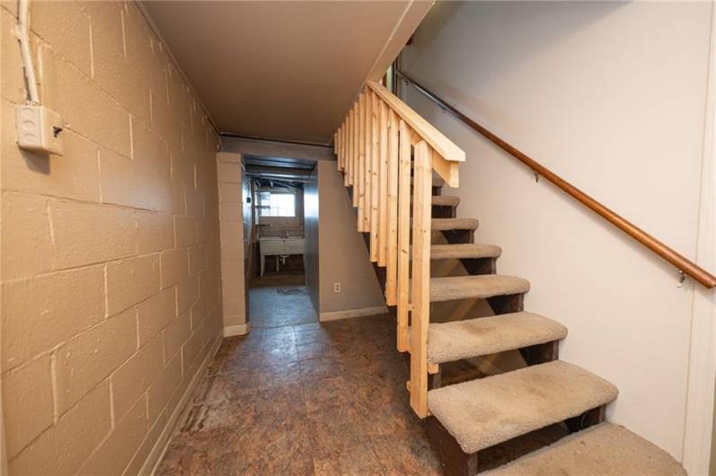 445 Jenne Dr, Pittsburgh, PA 15236, 3 Bedrooms Bedrooms, 9 Rooms Rooms,3 BathroomsBathrooms,Residential,For Sale,Jenne Dr,0,1711704