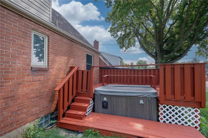 445 Jenne Dr, Pittsburgh, PA 15236, 3 Bedrooms Bedrooms, 9 Rooms Rooms,3 BathroomsBathrooms,Residential,For Sale,Jenne Dr,0,1711704
