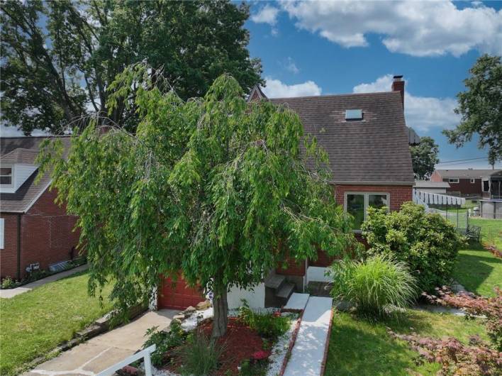 445 Jenne Dr, Pittsburgh, PA 15236, 3 Bedrooms Bedrooms, 9 Rooms Rooms,3 BathroomsBathrooms,Residential,For Sale,Jenne Dr,0,1711704