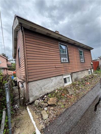 428 Hoff St, Carnegie, PA 15106, 2 Bedrooms Bedrooms, ,2 BathroomsBathrooms,Residential,For Sale,Hoff St,0,1711707