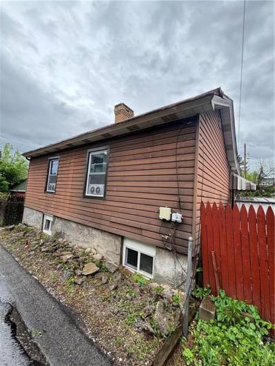 428 Hoff St, Carnegie, PA 15106, 2 Bedrooms Bedrooms, ,2 BathroomsBathrooms,Residential,For Sale,Hoff St,0,1711707