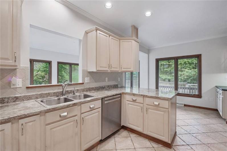 120 Canterbury Ln, McMurray, PA 15317, 3 Bedrooms Bedrooms, 11 Rooms Rooms,3 BathroomsBathrooms,Residential,For Sale,Canterbury Ln,1711708