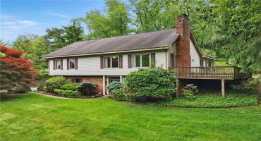120 Canterbury Ln, McMurray, PA 15317, 3 Bedrooms Bedrooms, 11 Rooms Rooms,3 BathroomsBathrooms,Residential,For Sale,Canterbury Ln,1711708