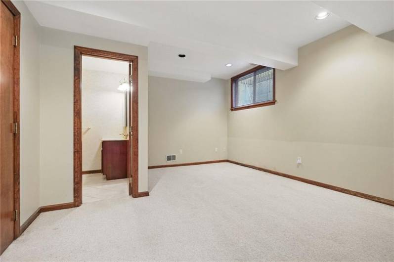 120 Canterbury Ln, McMurray, PA 15317, 3 Bedrooms Bedrooms, 11 Rooms Rooms,3 BathroomsBathrooms,Residential,For Sale,Canterbury Ln,1711708