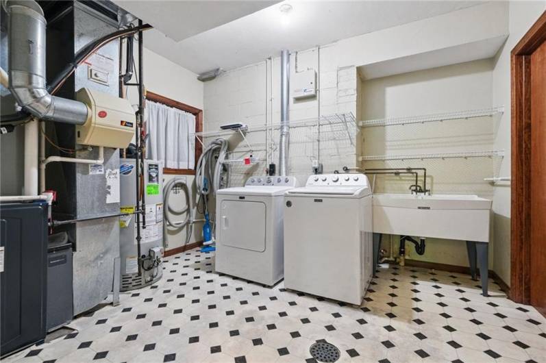 120 Canterbury Ln, McMurray, PA 15317, 3 Bedrooms Bedrooms, 11 Rooms Rooms,3 BathroomsBathrooms,Residential,For Sale,Canterbury Ln,1711708