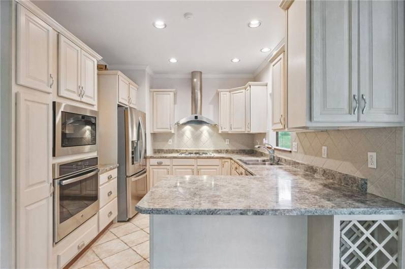 120 Canterbury Ln, McMurray, PA 15317, 3 Bedrooms Bedrooms, 11 Rooms Rooms,3 BathroomsBathrooms,Residential,For Sale,Canterbury Ln,1711708