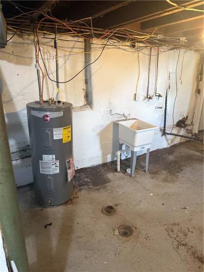 965 Leeds, Monessen, PA 15062, 2 Bedrooms Bedrooms, ,1 BathroomBathrooms,Residential,For Sale,Leeds,1711718
