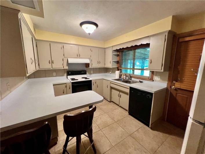 963 Kings Chapel Rd, New Castle, PA 16105, 3 Bedrooms Bedrooms, 7 Rooms Rooms,2 BathroomsBathrooms,Residential,For Sale,Kings Chapel Rd,1711720