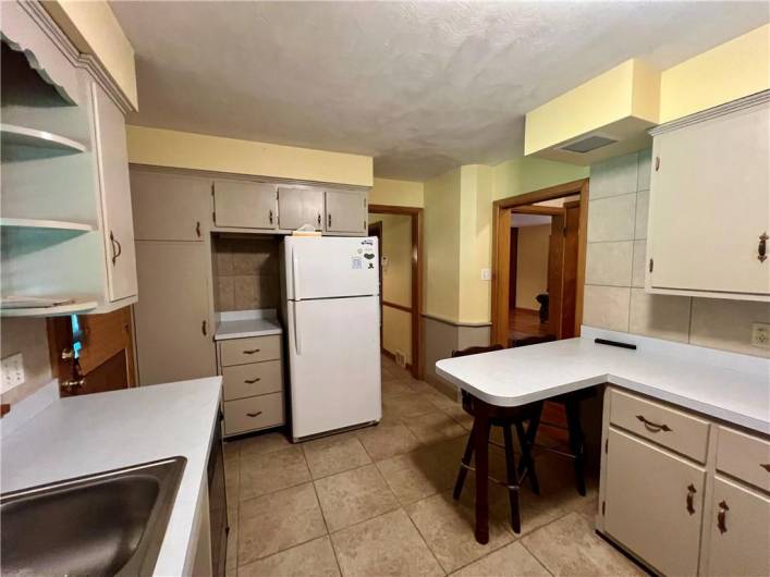 963 Kings Chapel Rd, New Castle, PA 16105, 3 Bedrooms Bedrooms, 7 Rooms Rooms,2 BathroomsBathrooms,Residential,For Sale,Kings Chapel Rd,1711720