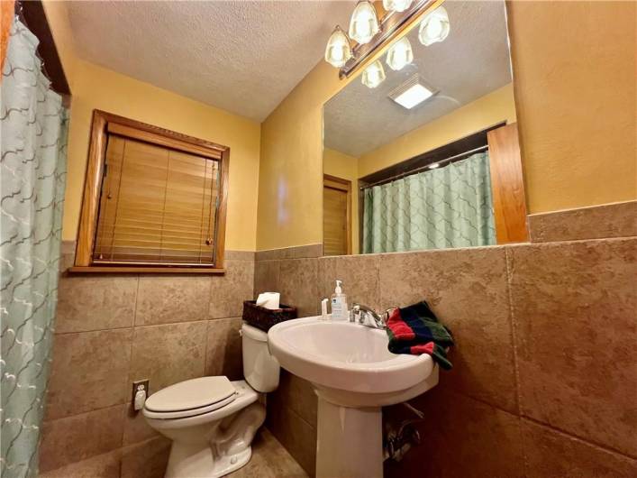 963 Kings Chapel Rd, New Castle, PA 16105, 3 Bedrooms Bedrooms, 7 Rooms Rooms,2 BathroomsBathrooms,Residential,For Sale,Kings Chapel Rd,1711720