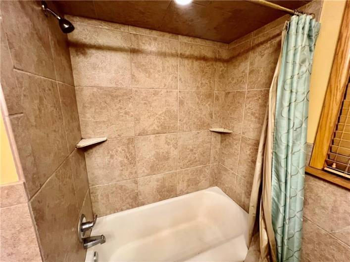 963 Kings Chapel Rd, New Castle, PA 16105, 3 Bedrooms Bedrooms, 7 Rooms Rooms,2 BathroomsBathrooms,Residential,For Sale,Kings Chapel Rd,1711720