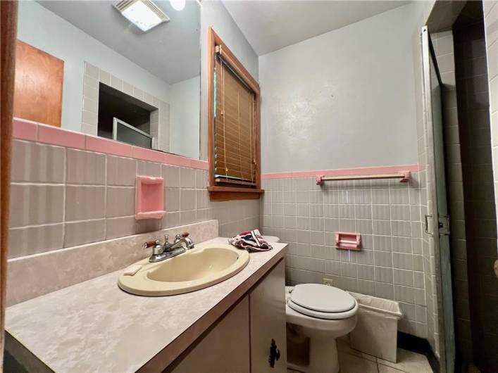 963 Kings Chapel Rd, New Castle, PA 16105, 3 Bedrooms Bedrooms, 7 Rooms Rooms,2 BathroomsBathrooms,Residential,For Sale,Kings Chapel Rd,1711720