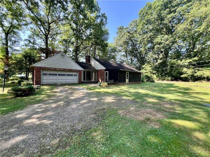 963 Kings Chapel Rd, New Castle, PA 16105, 3 Bedrooms Bedrooms, 7 Rooms Rooms,2 BathroomsBathrooms,Residential,For Sale,Kings Chapel Rd,1711720