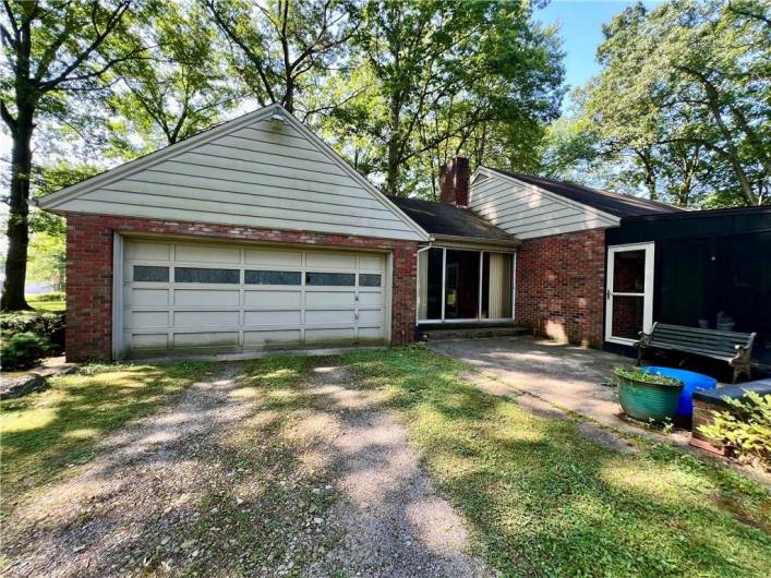 963 Kings Chapel Rd, New Castle, PA 16105, 3 Bedrooms Bedrooms, 7 Rooms Rooms,2 BathroomsBathrooms,Residential,For Sale,Kings Chapel Rd,1711720