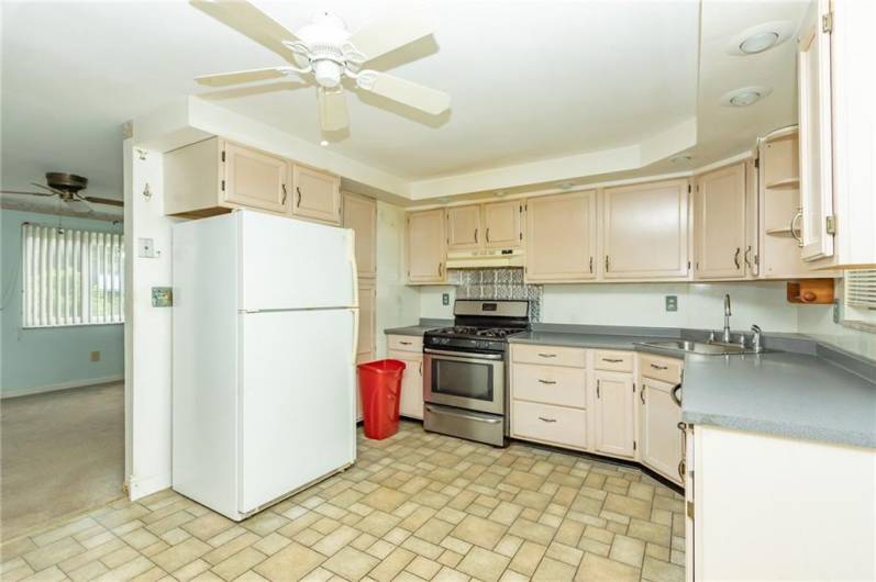 127 Mardi Gras Dr, Pittsburgh, PA 15239, 2 Bedrooms Bedrooms, 6 Rooms Rooms,2 BathroomsBathrooms,Residential,For Sale,Mardi Gras Dr,1711737